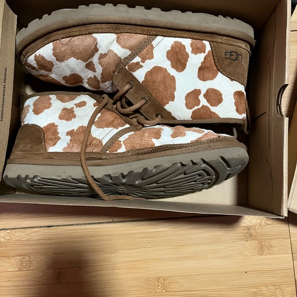 Size 10 uggs animal print - Picture 5 of 6